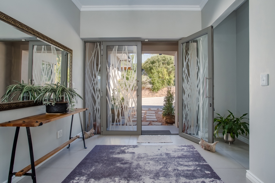 5 Bedroom Property for Sale in Lemoenkloof Western Cape